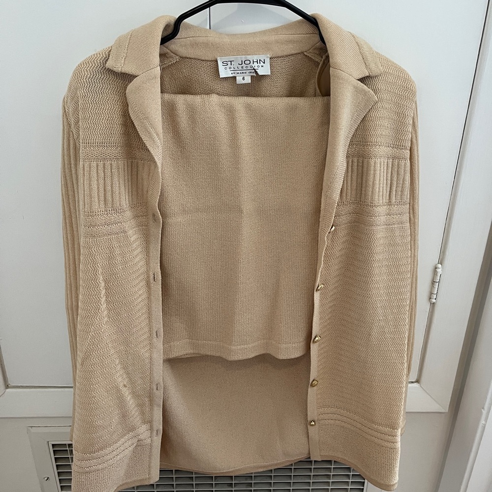 Tan st John set with blazer and skirt